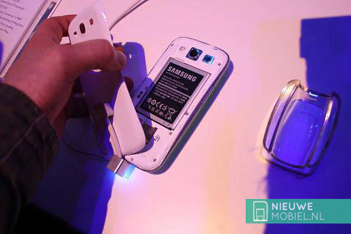 Achtercover kan eraf