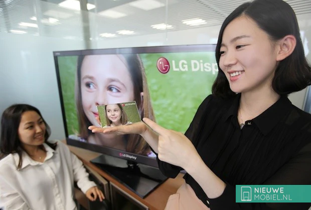 LG first full HD LCD smartphone display