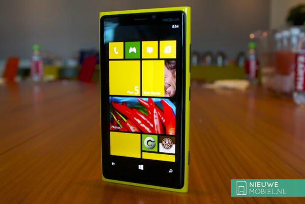 Nokia Lumia 920 on desk