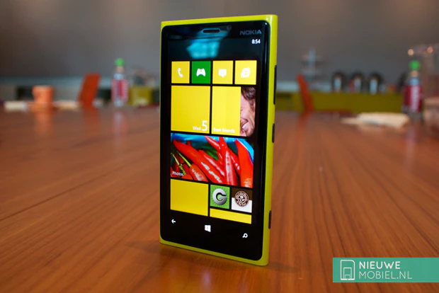 Nokia Lumia 920 table