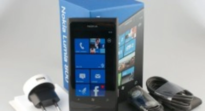 20128ts nokia lumia800