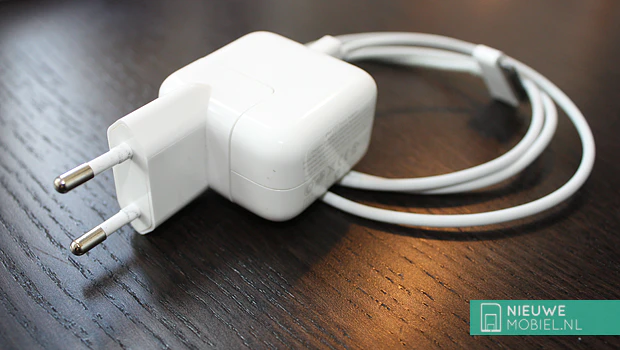 iPhone eenvoudig via oplader te kraken