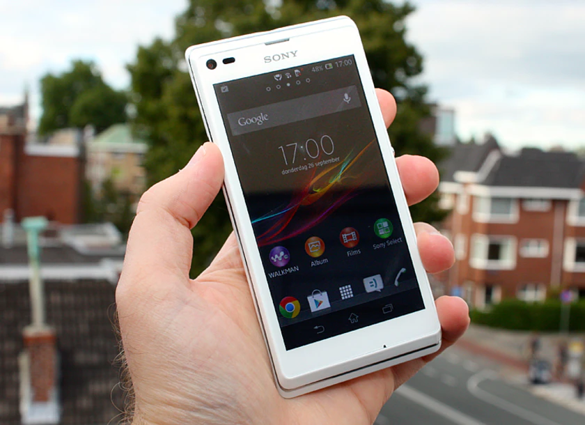 Sony Xperia L In Hand