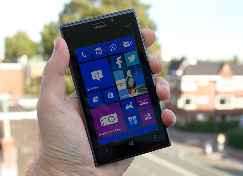 Nokia Lumia 925 In Hand