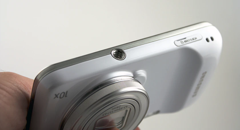 Samsung galaxy s4 zoom rear bottom