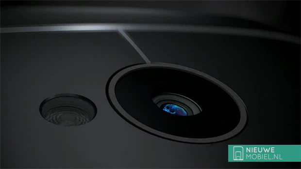 HTC One camera lens
