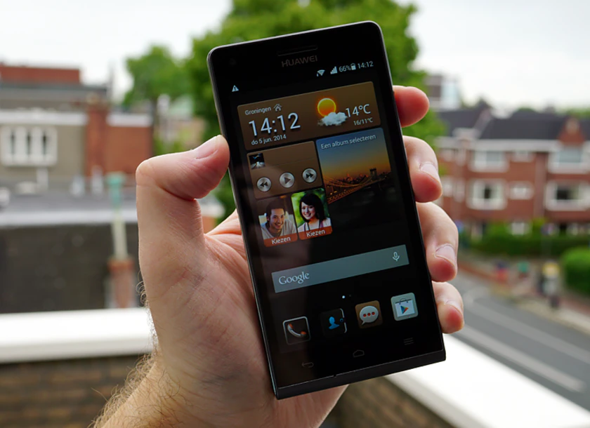 Huawei Ascend G6 In Hands