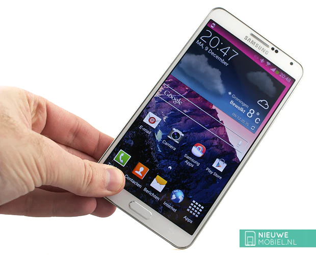 Samsung Galaxy Note 3 in hand