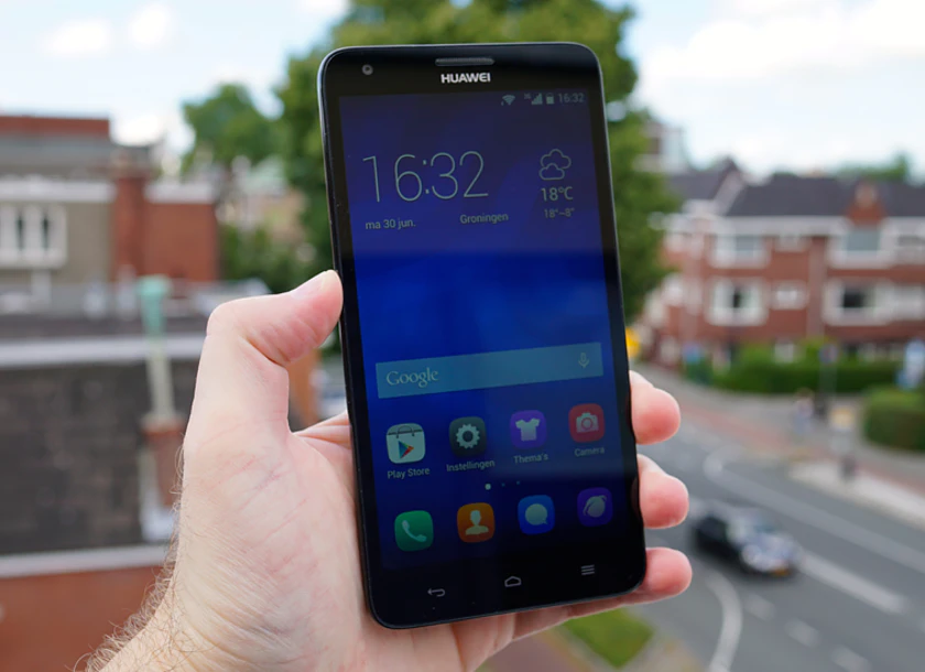 Huawei Ascend G750 In Hands