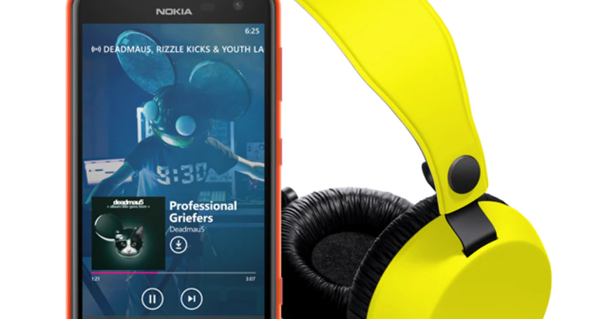 Nokia lumia 625 with boom