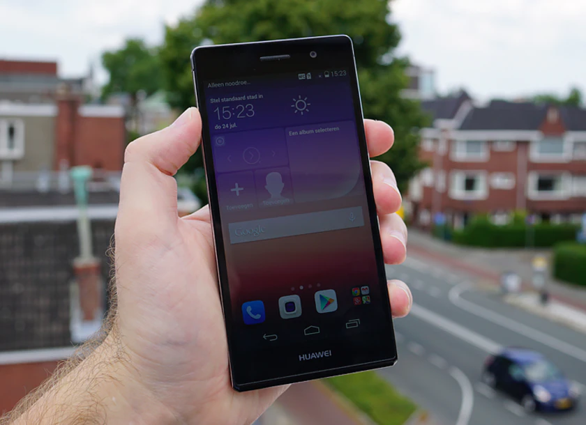 Huawei Ascend P7 In Hands