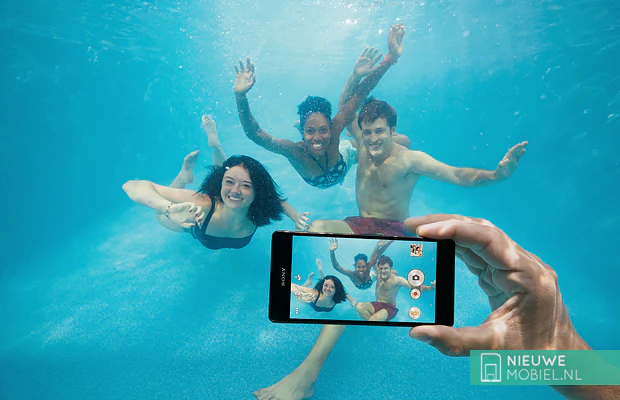 Sony Xperia Z3 under water