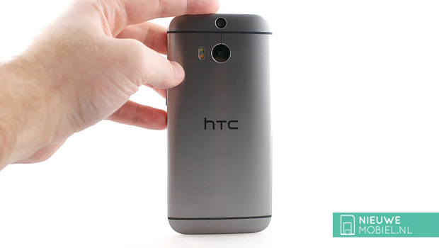 HTC One M8 rear handson