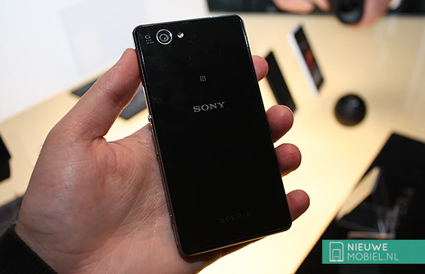 Sony Xperia Z1 Compact back