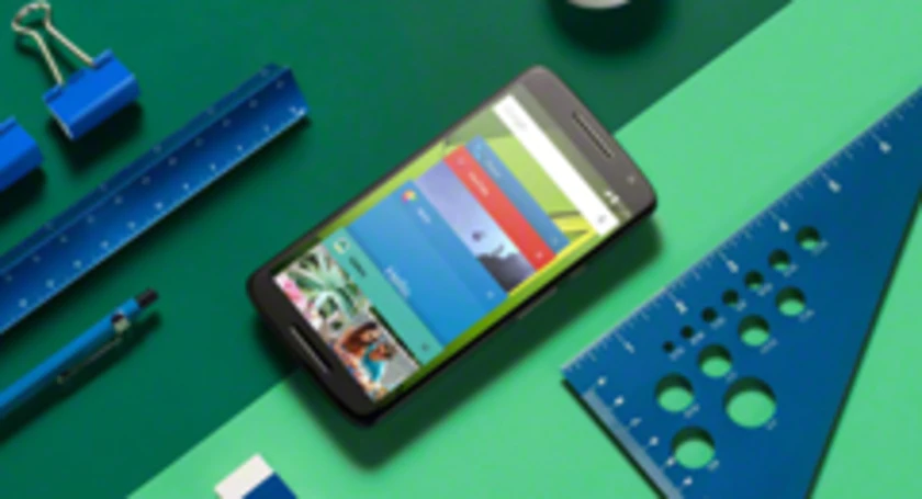 Moto x play black front lifestyle