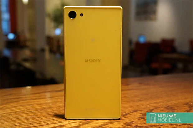 Sony Xperia Z5 Compact back