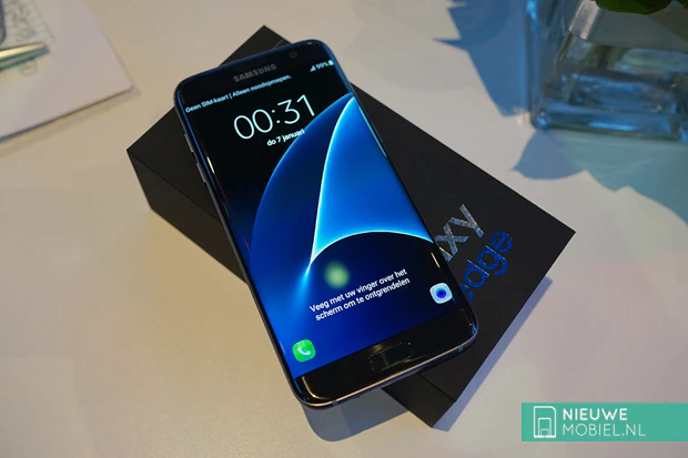 Samsung Galaxy S7 edge Onyx Black in doos