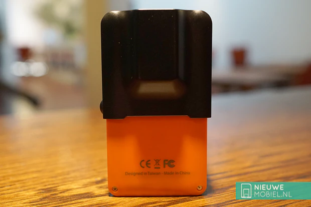 Elari CardPhone met opzetstuk Elari CardPhone met opzetstuk