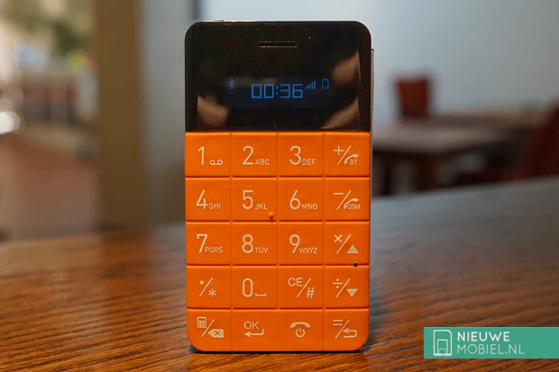 Elari CardPhone voorzijde Elari CardPhone voorkant