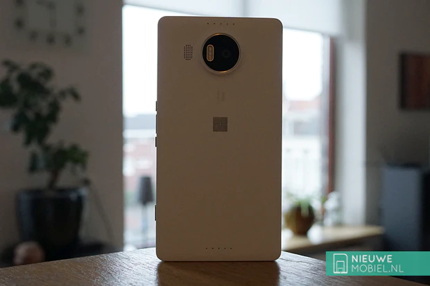 Microsoft Lumia 950 XL backend