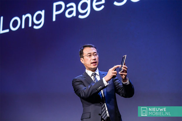 Kevin Ho toont Huawei Mate 8 Kevin Ho toont Huawei Mate 8