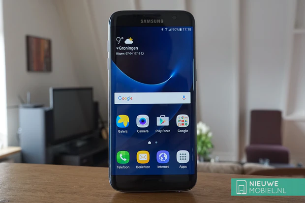 Samsung Galaxy S7 edge front