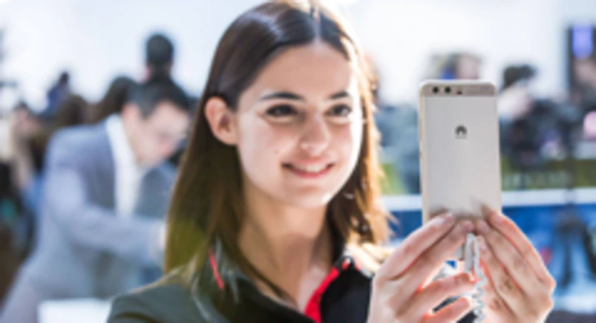 Huawei p10 woman