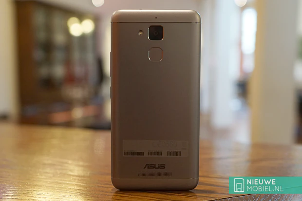 Asus Zenfone 3 Max ZC520TL achterzijde Asus Zenfone 3 Max ZC520TL achterkant