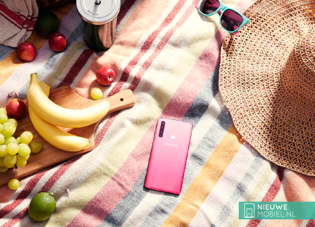 Samsung Galaxy A9 in Bubblegum Pink