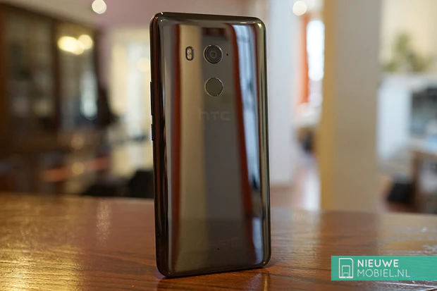 HTC U11+ achterzijde