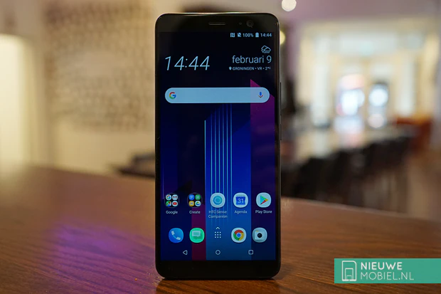 HTC U11+ voorzijde