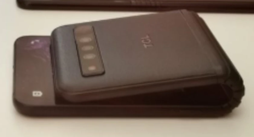 Tcl fold phone weibo