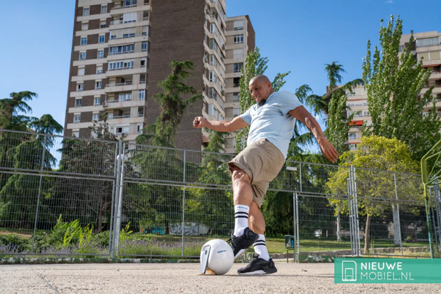 Roberto Carlos tests Nokia XR20 Roberto Carlos tests Nokia XR20