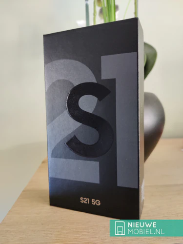 Samsung Galaxy S21 retail box