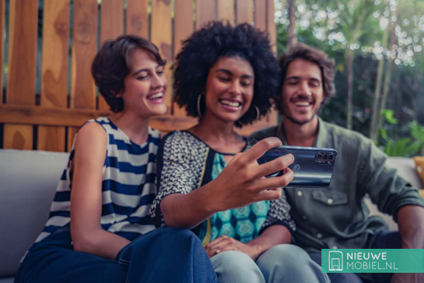 Motorola Moto G82 5G in Meteor Grey Motorola Moto G82 5G in Meteor Grey