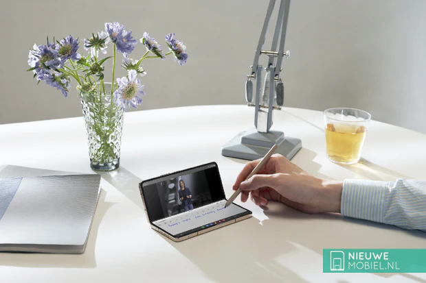 Samsung Galaxy Z Fold 4 in Beige with S Pen Fold Edition Samsung Galaxy Z Fold 4 in Beige with S Pen Fold Edition