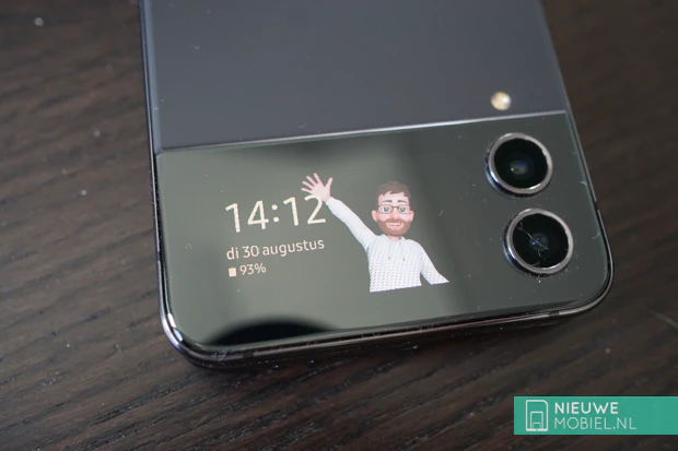 Samsung Galaxy Z Flip4 Cover Screen Samsung Galaxy Z Flip4 Cover Screen