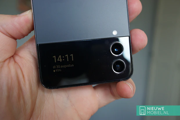 Samsung Galaxy Z Flip4 Graphite Samsung Galaxy Z Flip4 Graphite