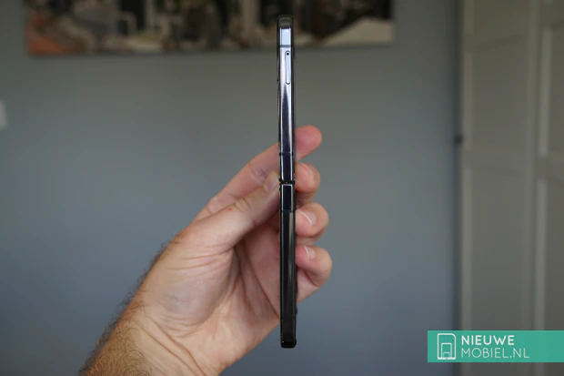 Samsung Galaxy Z Flip4 vollständig geöffnet Samsung Galaxy Z Flip4 vollständig geöffnet