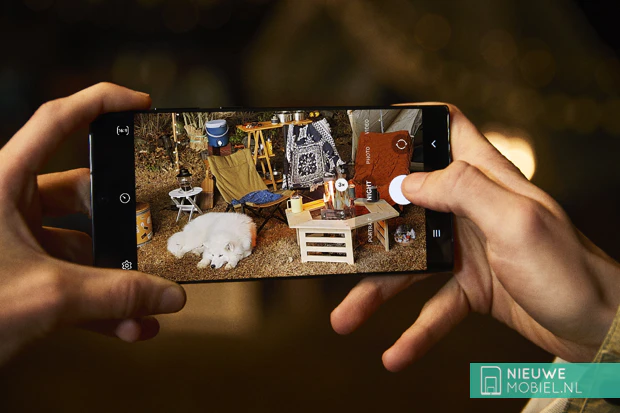 Image montrant l'écran Dynamic AMOLED 2x du Samsung Galaxy S22 Ultra à la nuit