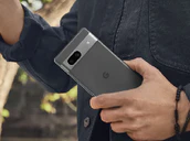 Google Pixel 7a Charcoal Handson