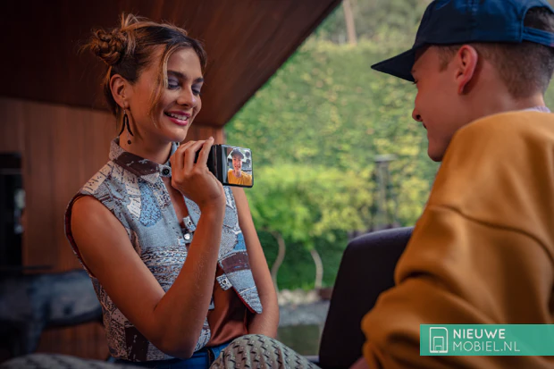 Motorola razr 40 Ultra with Flex View Motorola razr 40 Ultra with Flex View