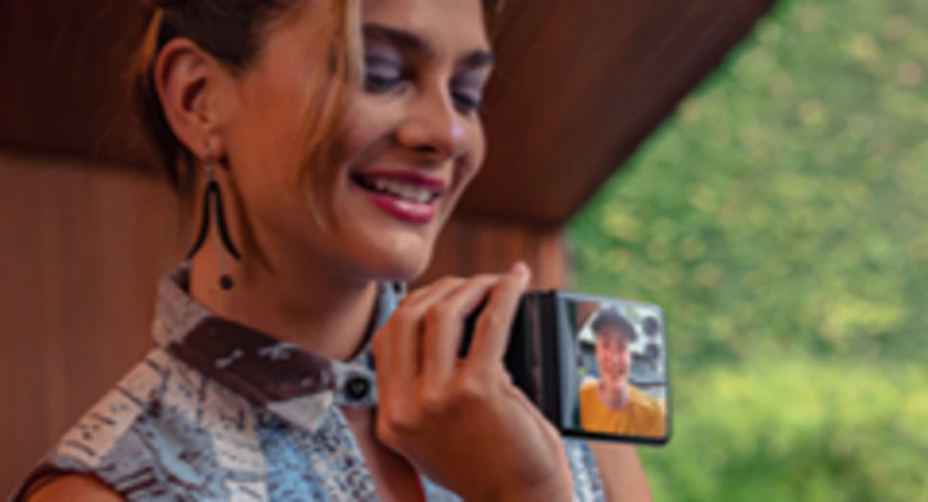 Moto razr 40 ultra taking video
