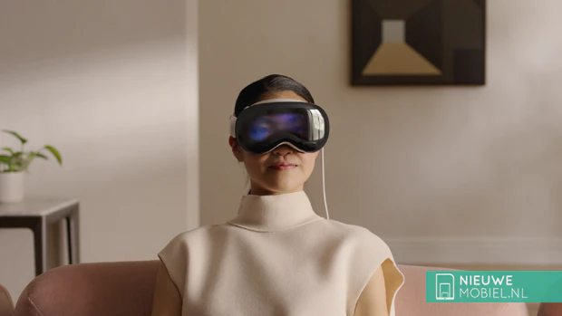 Apple Vision Pro in use by woman Apple Vision Pro in use by woman