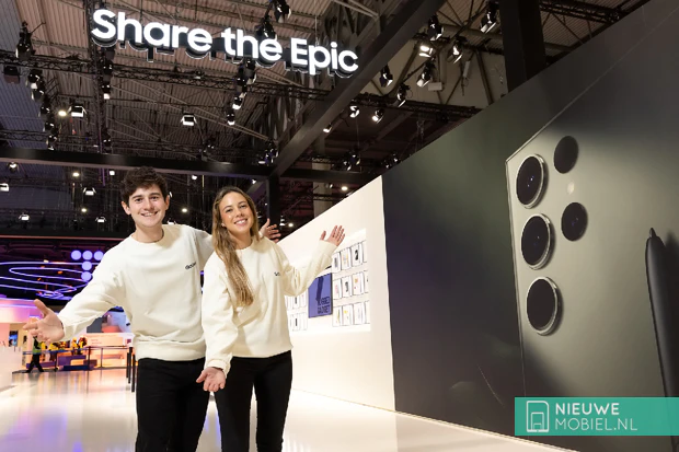 Lo stand Samsung al MWC 2023 mostra il Galaxy S23 Ultra