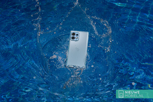 Motorola edge 40 Pro laying in a pool Motorola edge 40 Pro laying in a pool