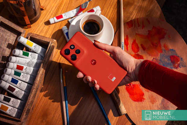 Motorola edge 50 neo in Pantone Poinciana color