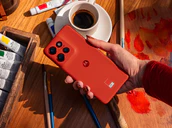 Motorola Edge 50 Neo Pantone Poinciana Hands On