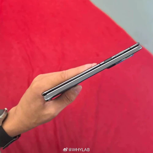 Folded Huawei Mate XT spotted folded on Weibo
