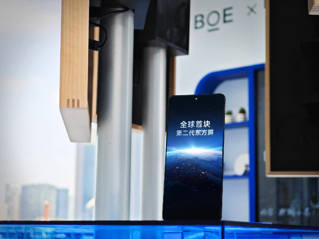 OnePlus 13 with 2nd generation Oriental display